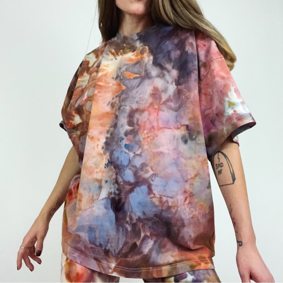 Hand-Dyed Oversized Marbled T-Shirt | Size L - Picture 7 of 11
